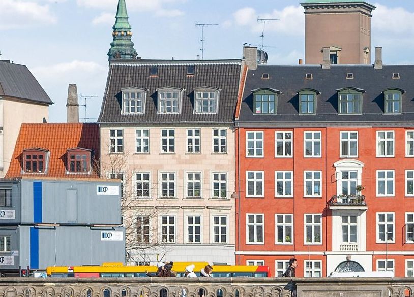 Erhvervsmægler: En hjælpende hånd i komplekse ejendomshandler